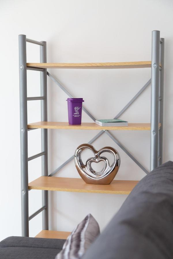 Serviced Apartment In Liverpool City Centre - Free Parking - Balcony - By Happy Days Buitenkant foto