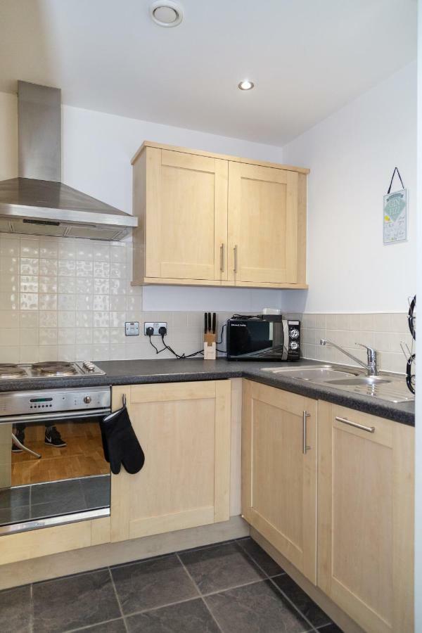 Serviced Apartment In Liverpool City Centre - Free Parking - Balcony - By Happy Days Buitenkant foto