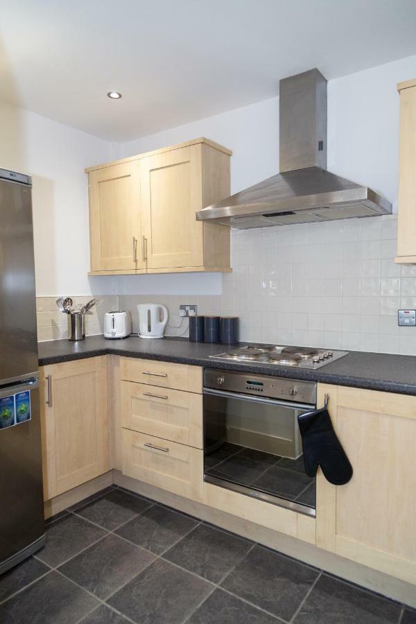 Serviced Apartment In Liverpool City Centre - Free Parking - Balcony - By Happy Days Buitenkant foto