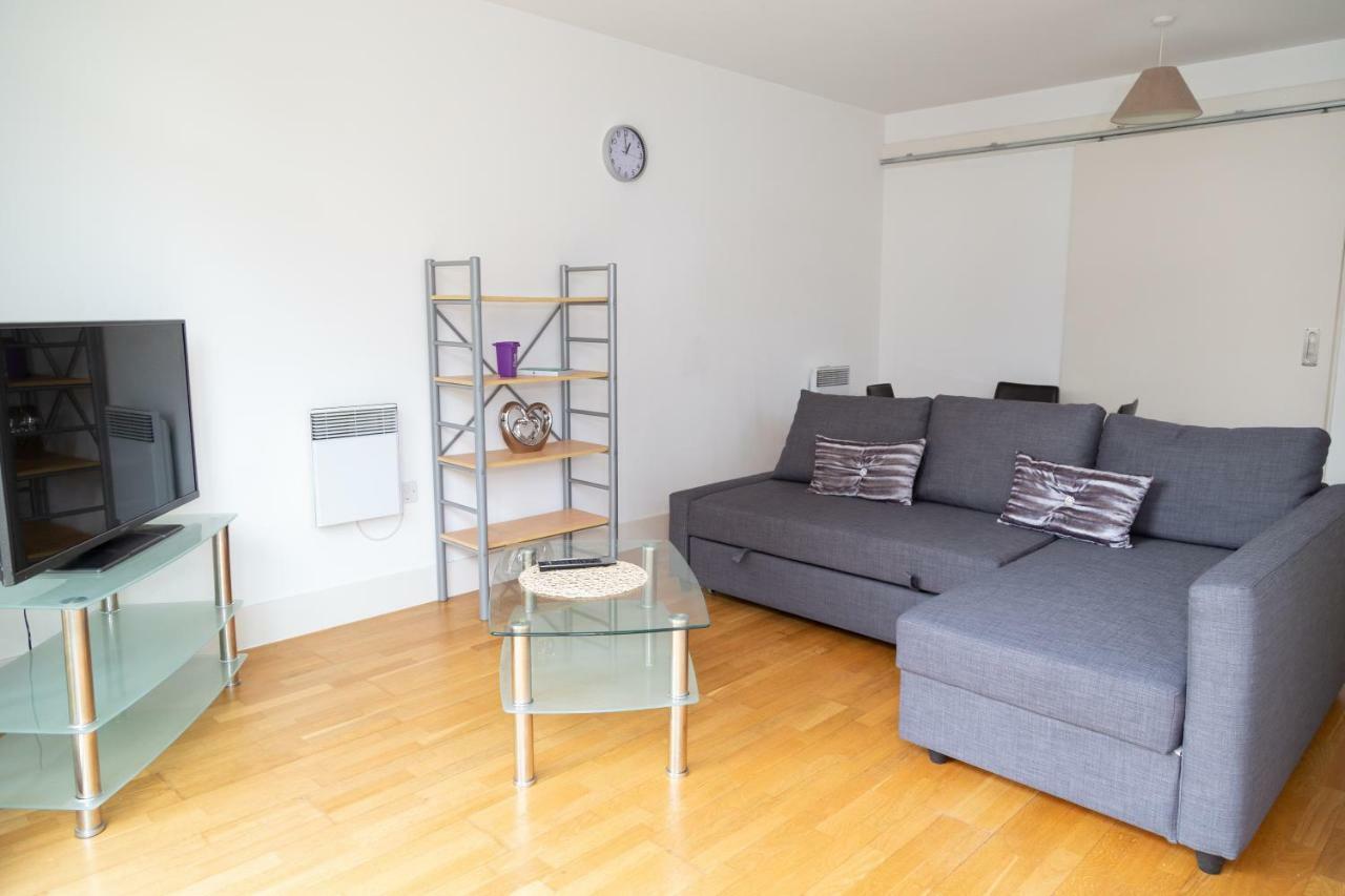 Serviced Apartment In Liverpool City Centre - Free Parking - Balcony - By Happy Days Buitenkant foto