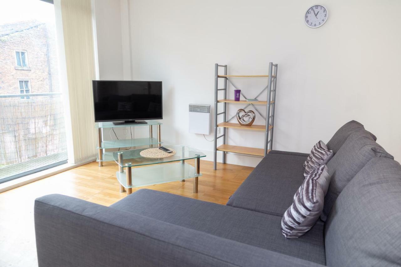 Serviced Apartment In Liverpool City Centre - Free Parking - Balcony - By Happy Days Buitenkant foto